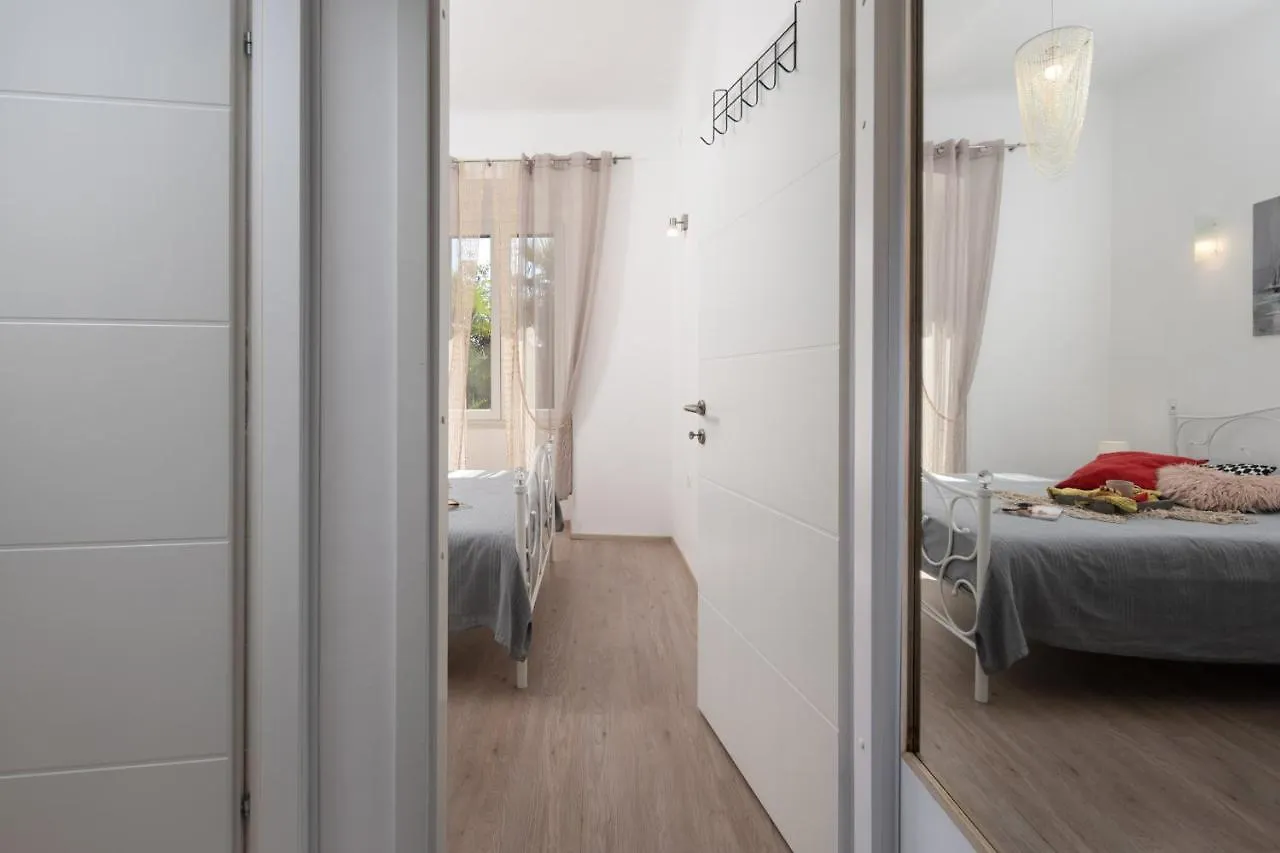 Naval Apartment リエカ