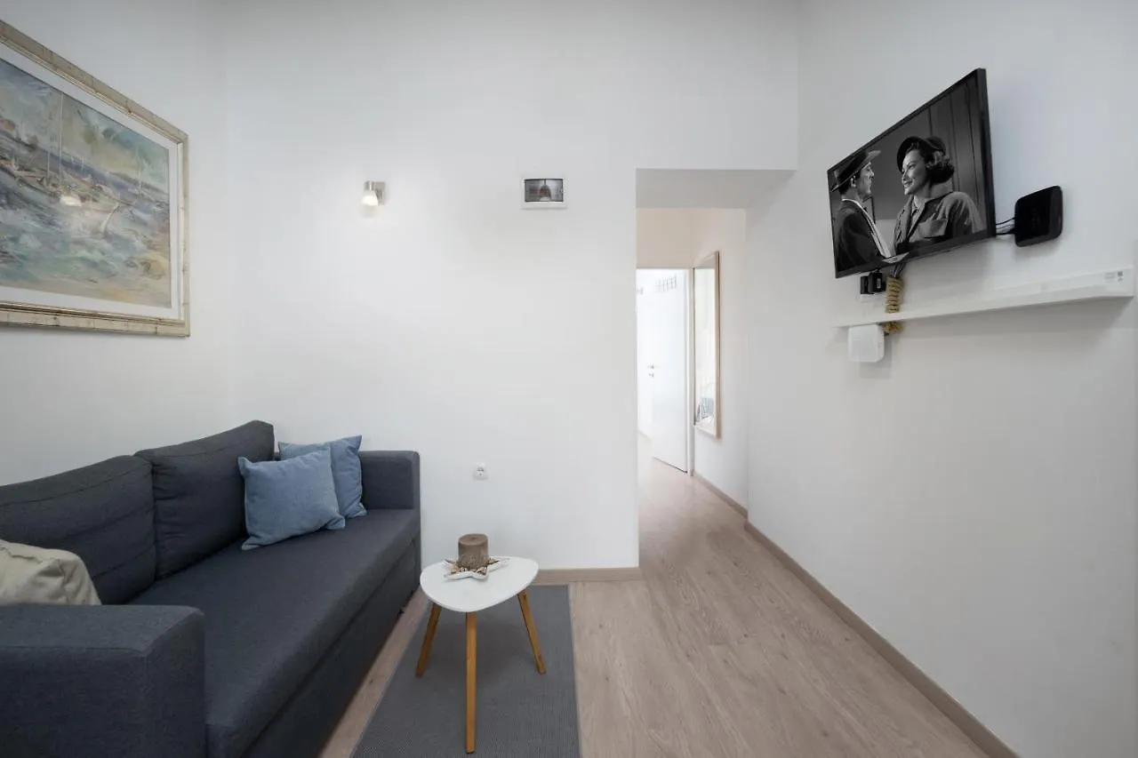 Naval Apartment リエカ