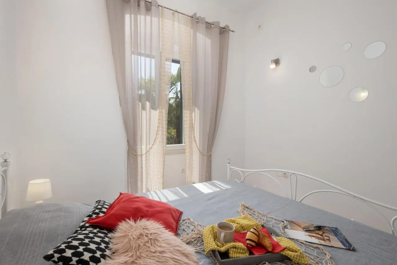 Naval Apartment リエカ